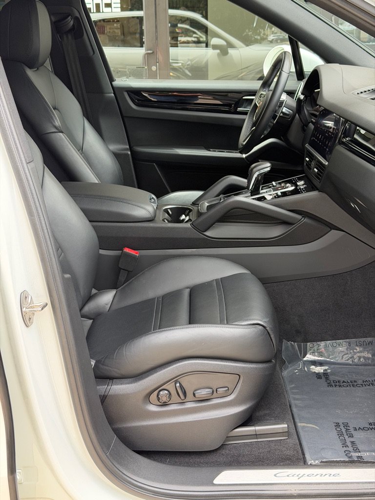 Used 2023 Porsche Cayenne AWD/4WD image 57