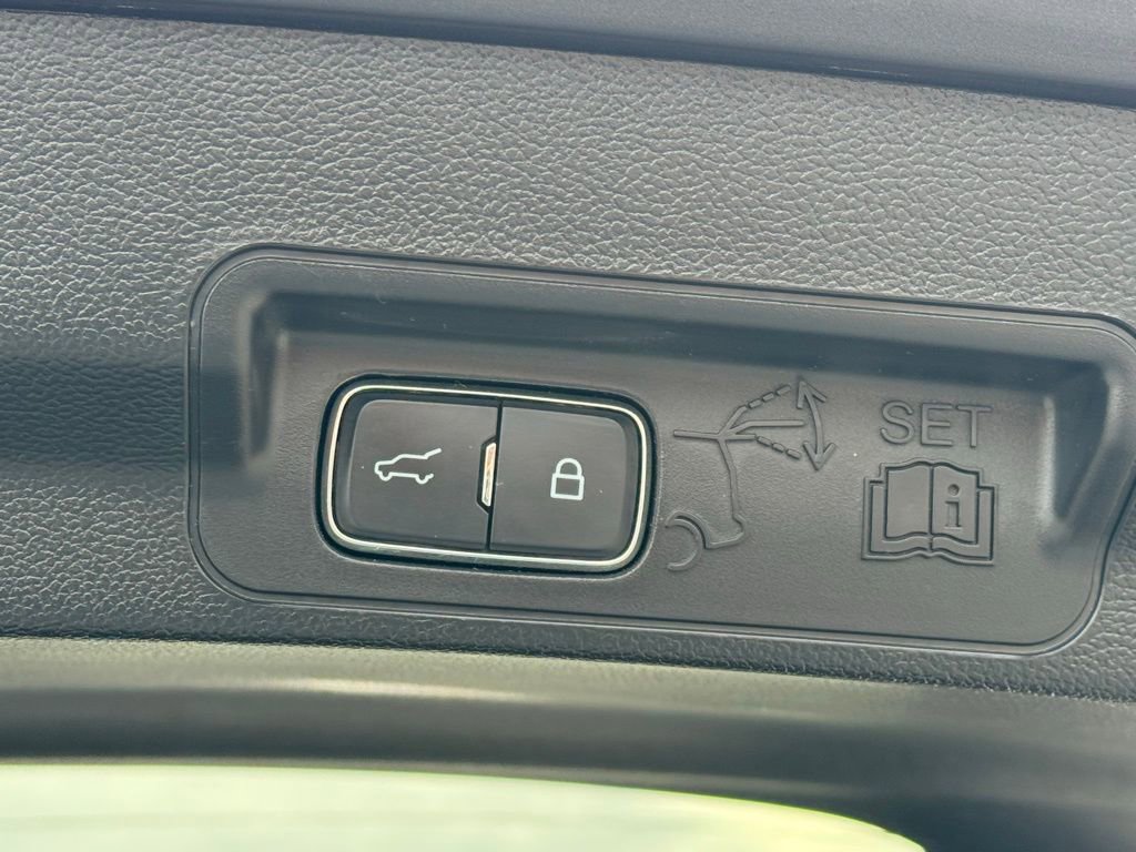 Used 2023 Ford Explorer Limited image 39