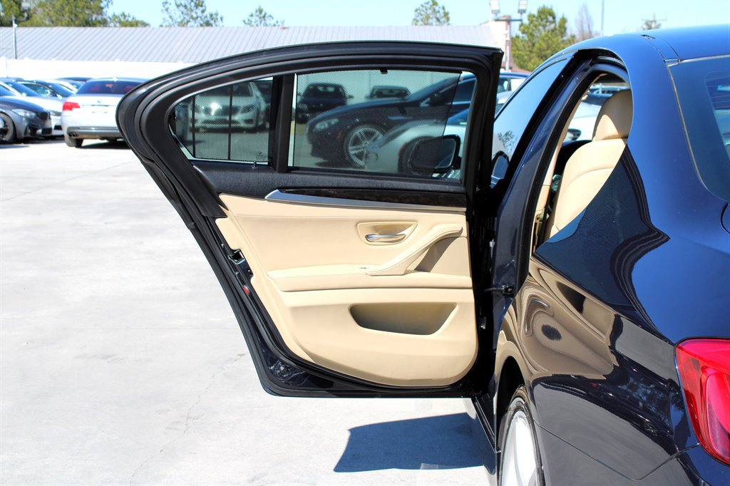 Used 2011 BMW 550i Sedan RWD image 30