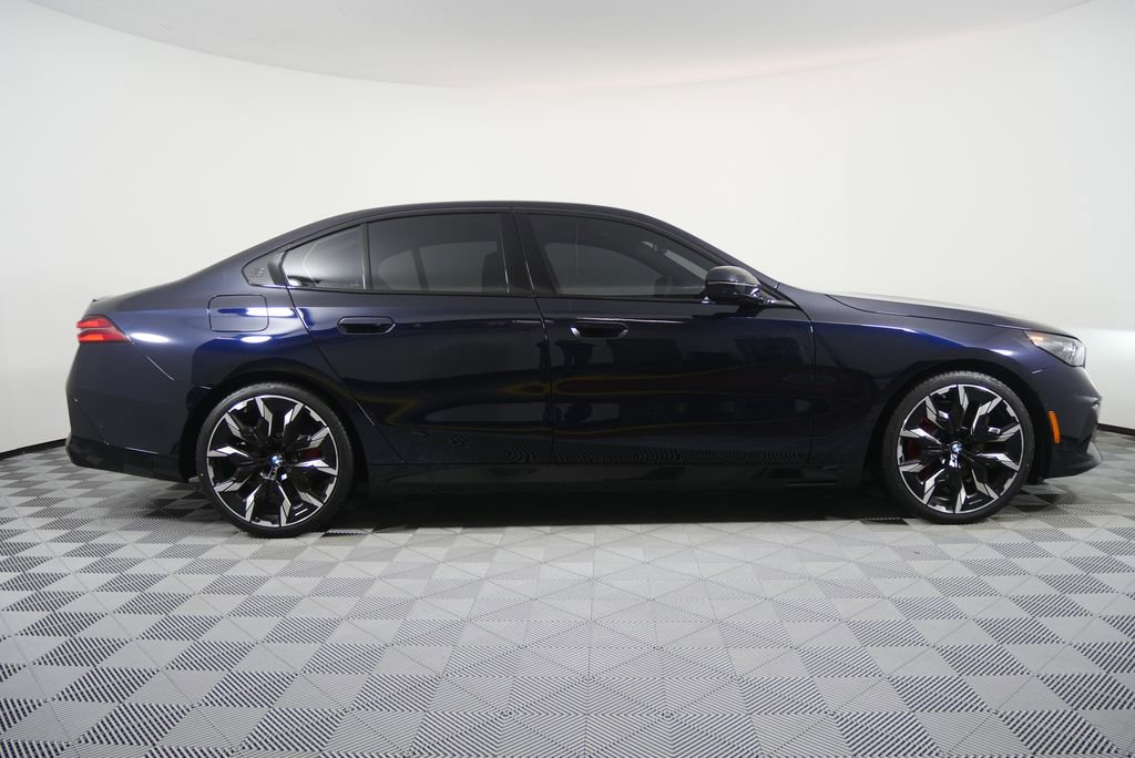 Used 2026 BMW 540i xDrive w/ M Sport Package image 2