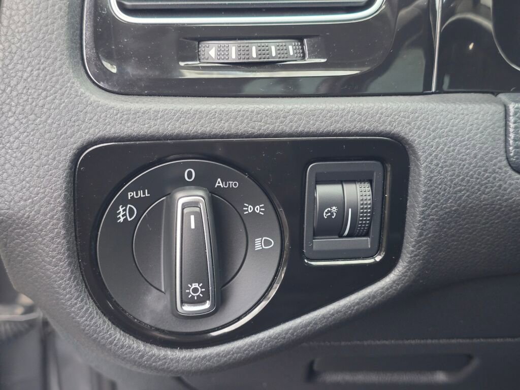 Used 2015 Volkswagen Golf SEL w/ Lighting Package (SEL) image 17