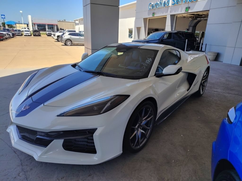 New 2027 Chevrolet Corvette Grand Sport w/ Z52 Sport Performance Package RWD image 2
