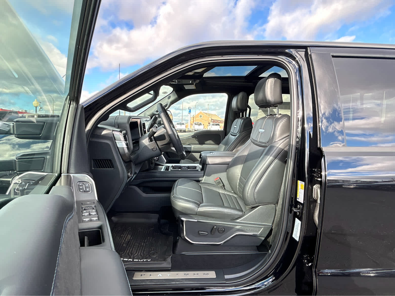 New 2026 Ford F350 Platinum w/ Tremor Off-Road Package image 17