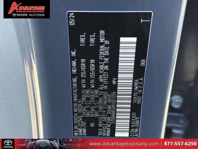 Used 2024 Toyota Grand Highlander XLE AWD/4WD image 25