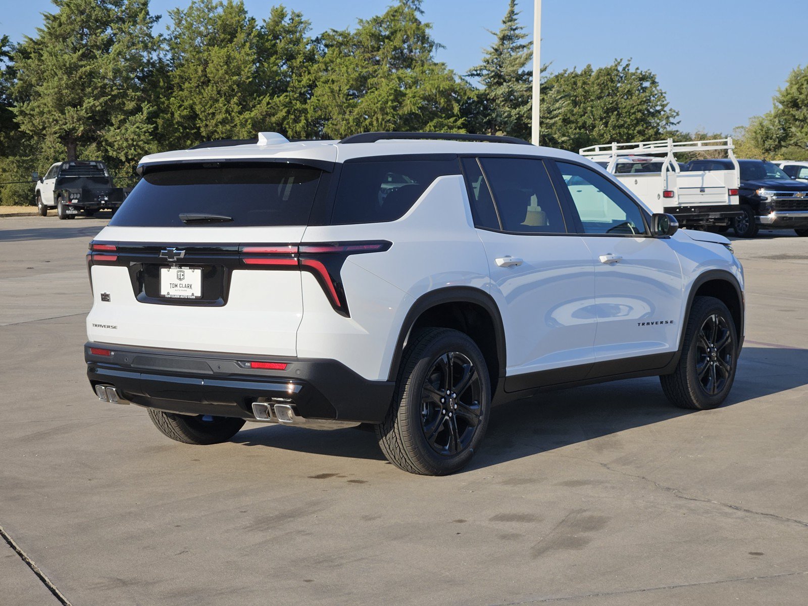 New 2027 Chevrolet Traverse LT w/ Midnight/Sport Edition FWD image 4