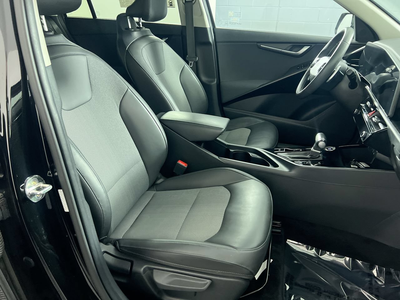 Certified 2025 Kia Niro EX Touring FWD image 31