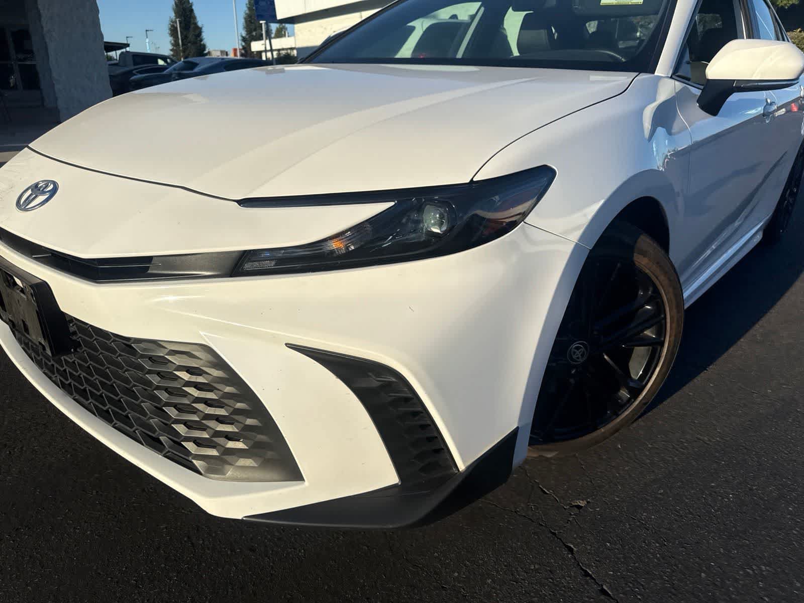 Used 2025 Toyota Camry SE FWD image 9