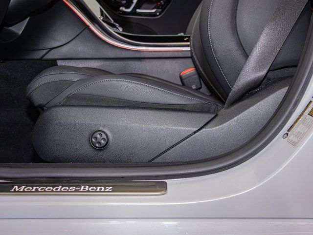 Used 2025 Mercedes-Benz C 300 4MATIC Sedan image 15