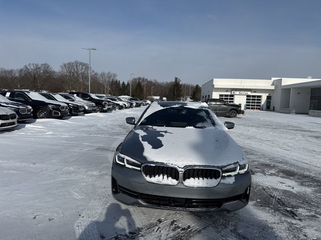 Used 2023 BMW 530e xDrive w/ Premium Package image 2