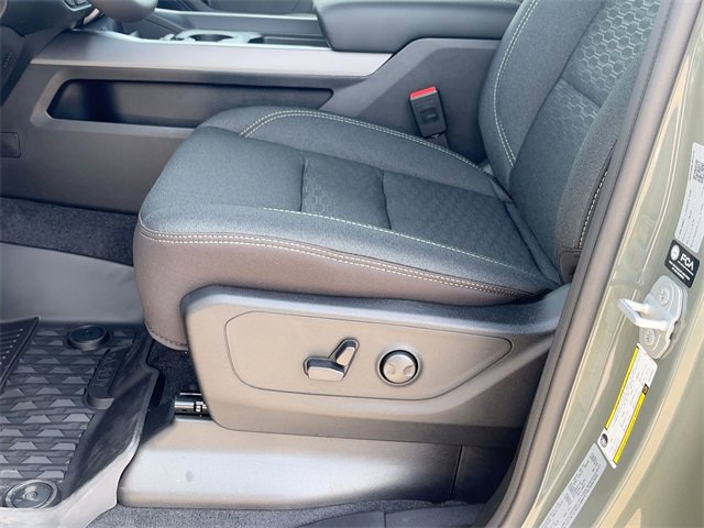 New 2026 RAM 1500 4x4 Crew Cab image 14
