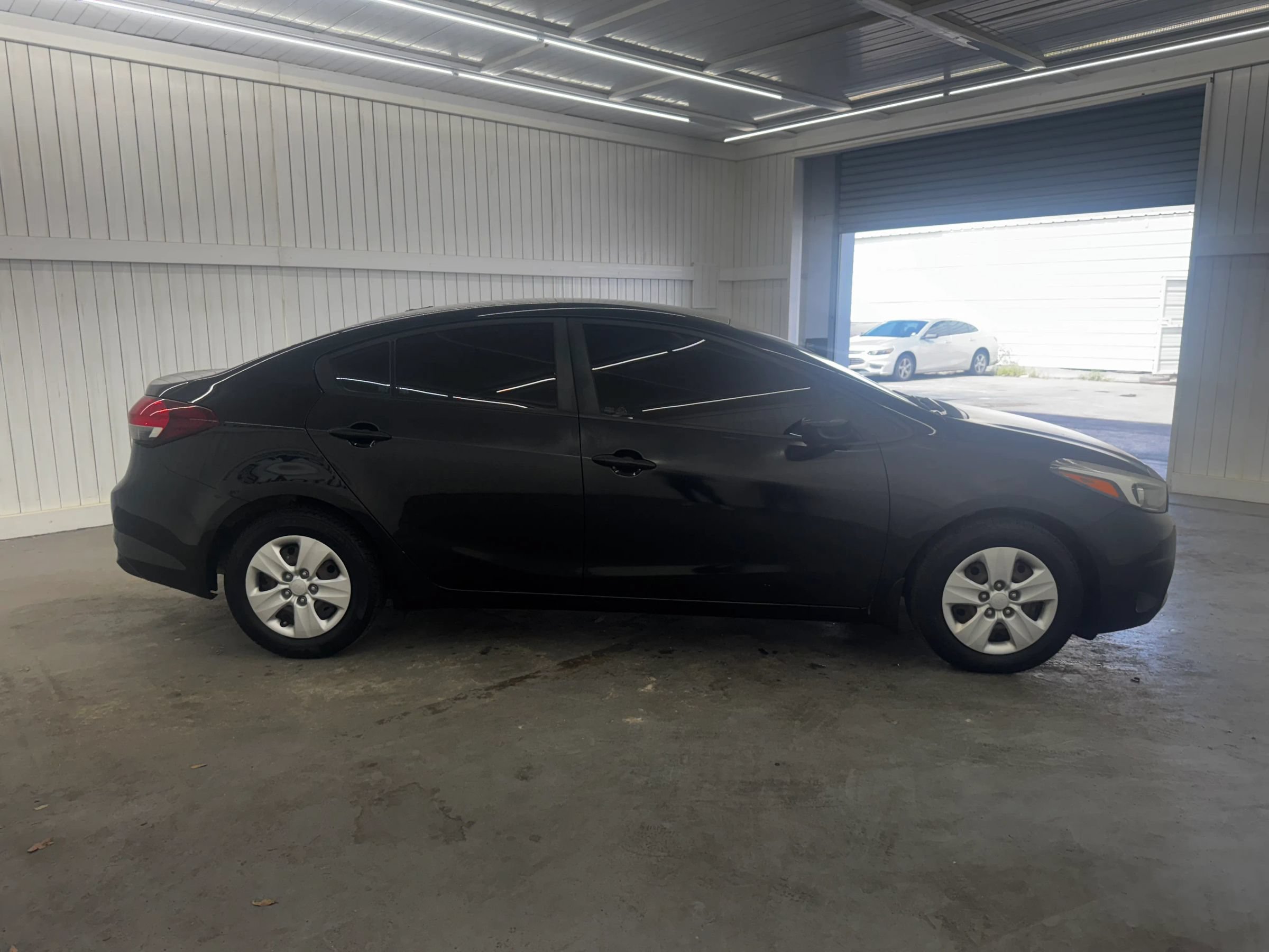 Used 2017 Kia Forte LX FWD image 4