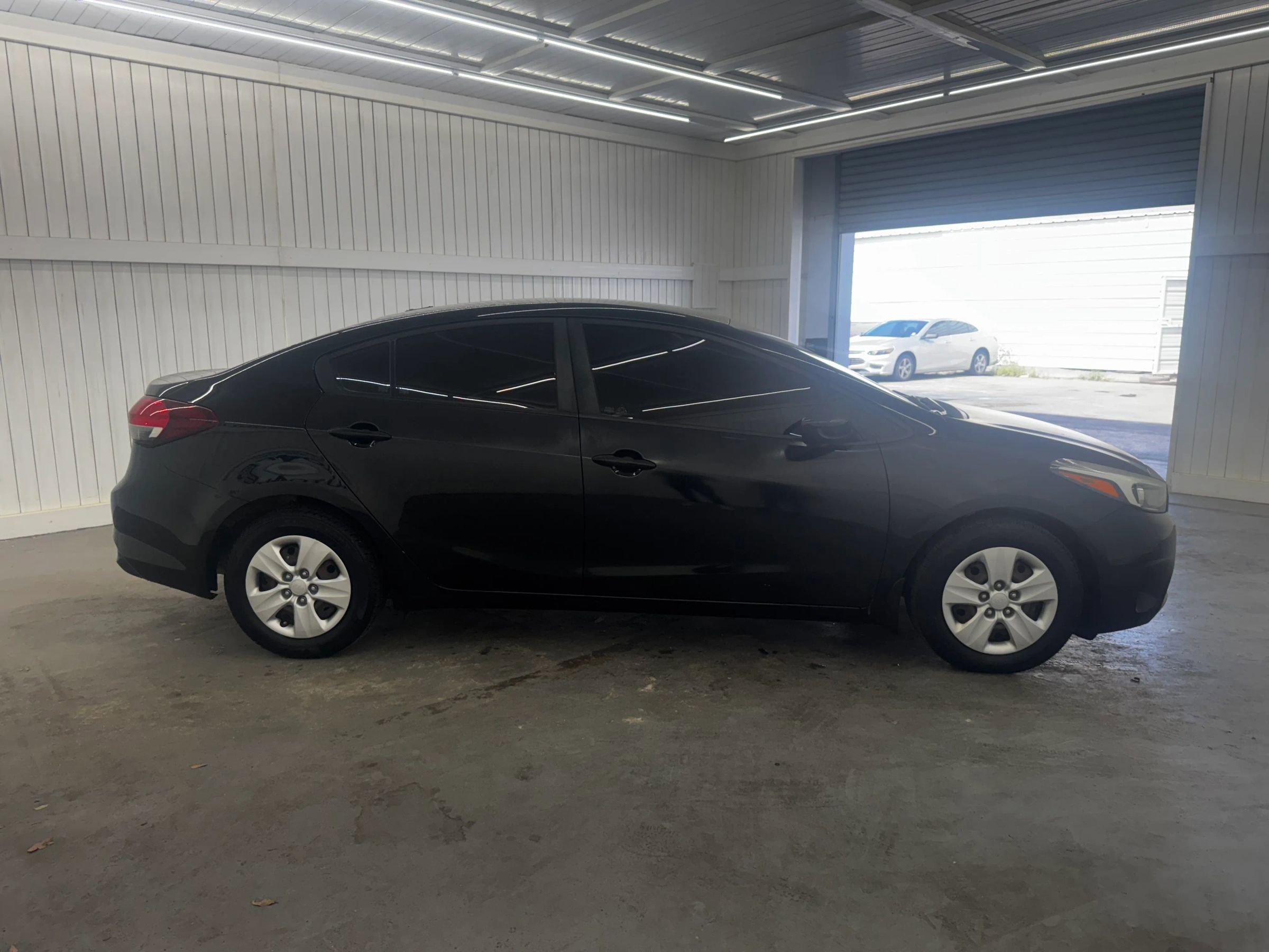 Used 2017 Kia Forte LX image 4