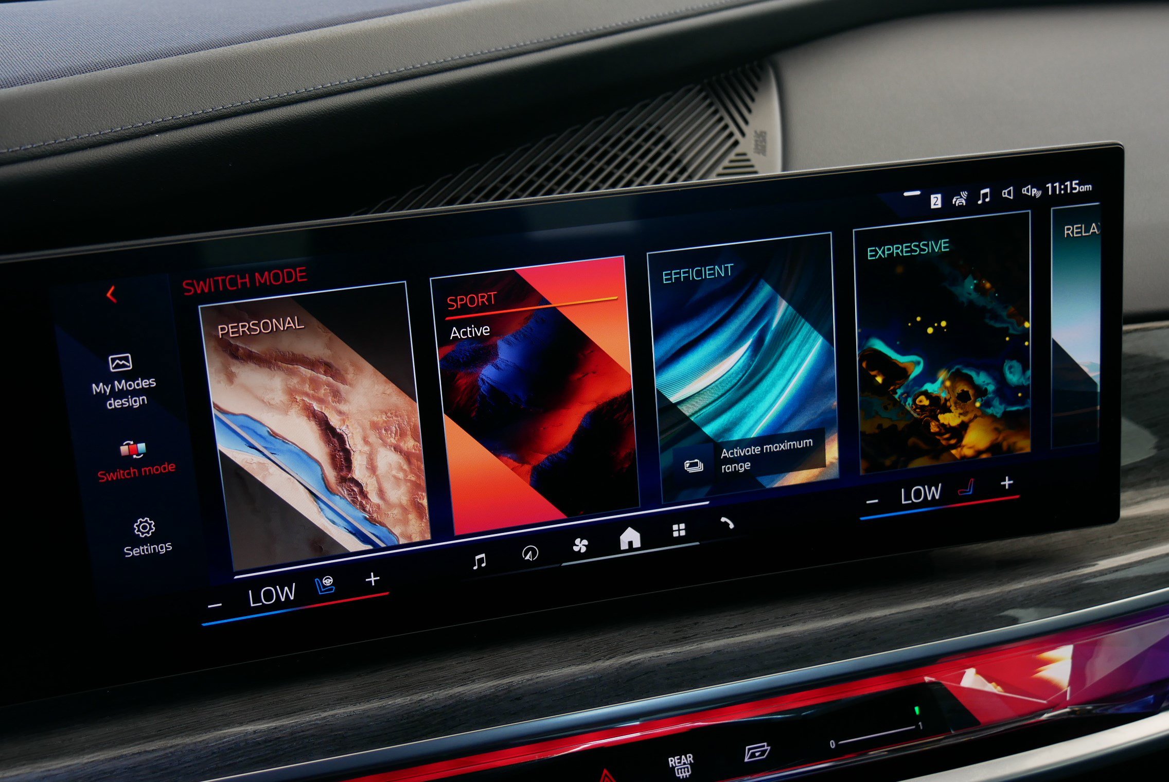 Certified 2025 BMW i7 xDrive60 AWD/4WD image 32