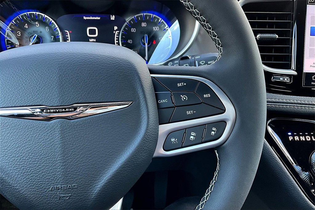 New 2026 Chrysler Pacifica Select image 23