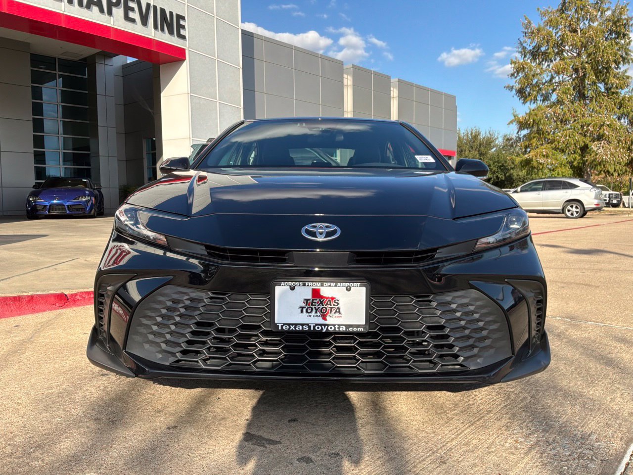 Used 2026 Toyota Camry SE FWD image 3