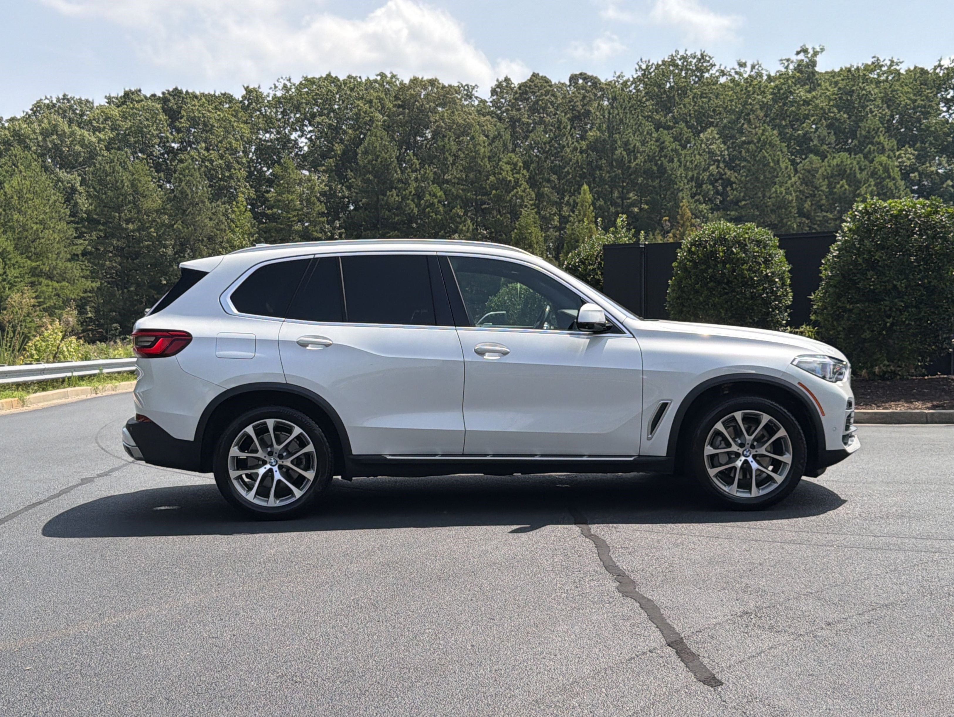 Used 2019 BMW X5 xDrive40i w/ Premium Package AWD/4WD image 5