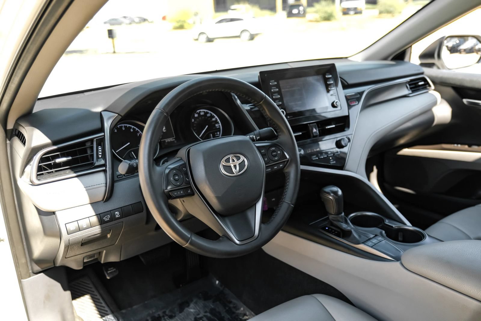 Used 2023 Toyota Camry SE FWD image 2