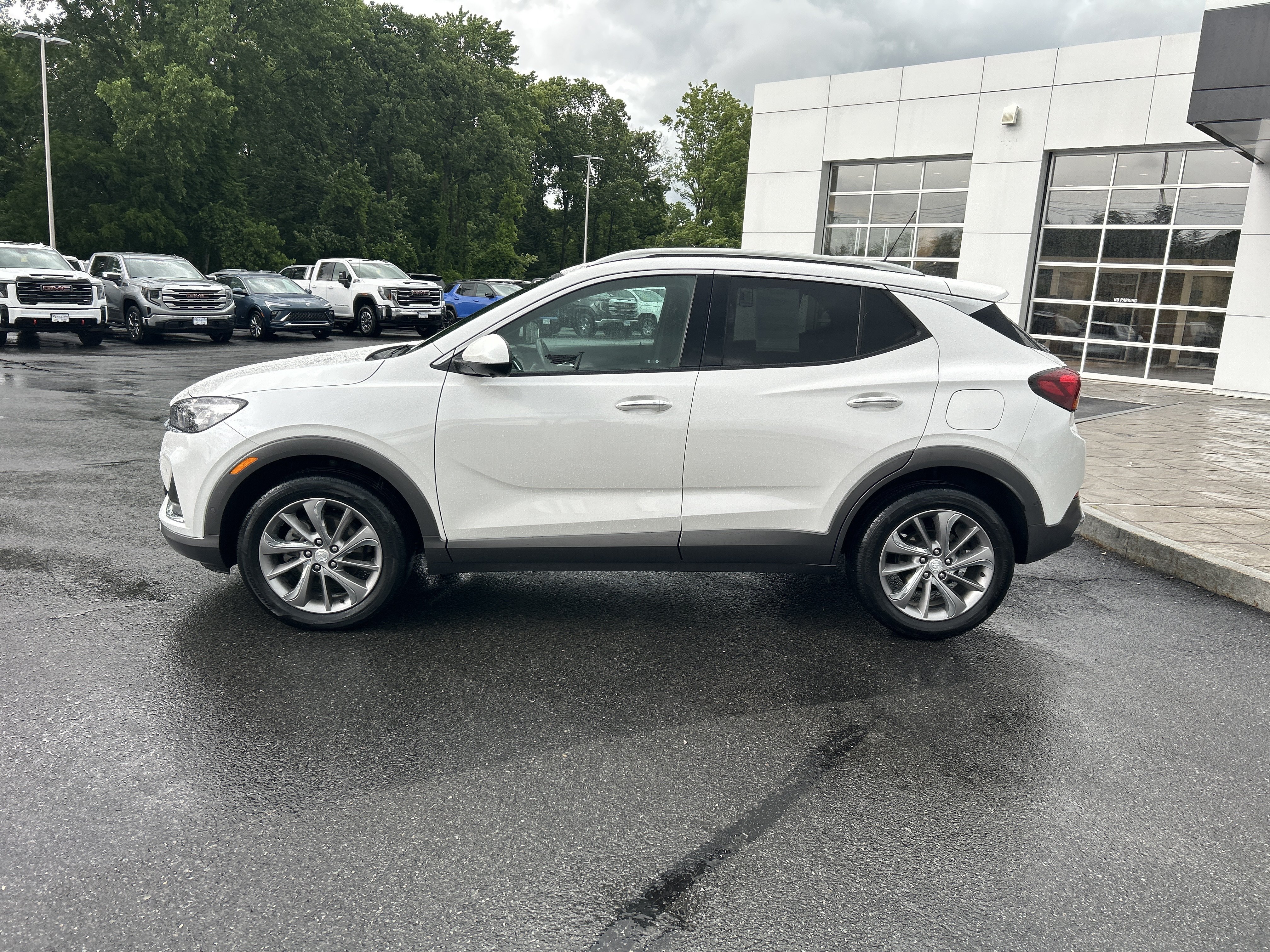 Certified 2023 Buick Encore GX Essence w/ Advanced Technology Package AWD/4WD image 2