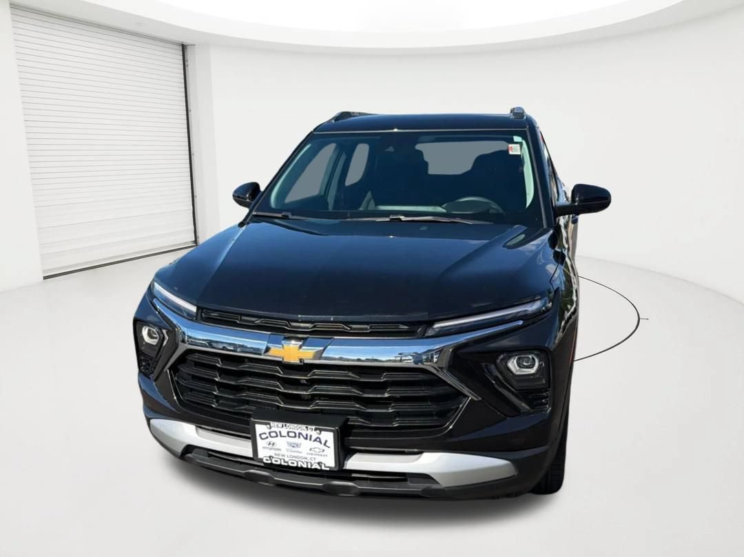 Used 2024 Chevrolet TrailBlazer LT FWD image 2