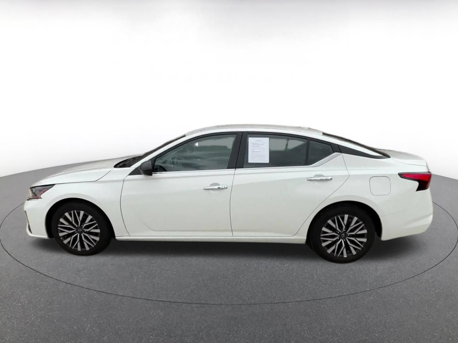 Used 2025 Nissan Altima 2.5 SV FWD image 7