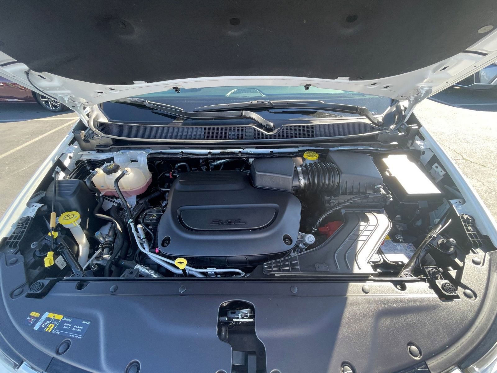 Used 2025 Chrysler Pacifica Select image 29