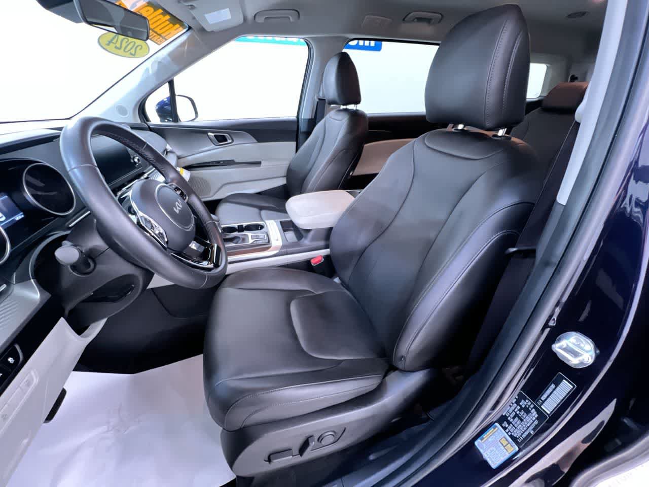 Used 2024 Kia Carnival LX FWD image 14