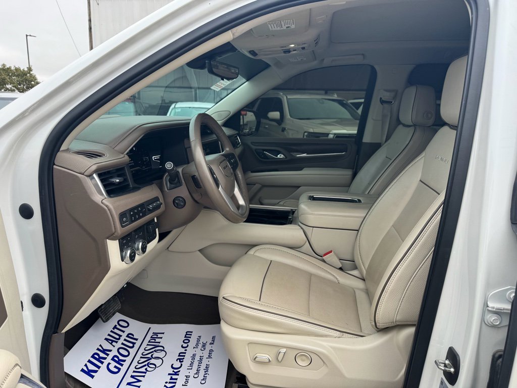 Used 2022 GMC Yukon XL Denali w/ Denali Reserve Package image 12