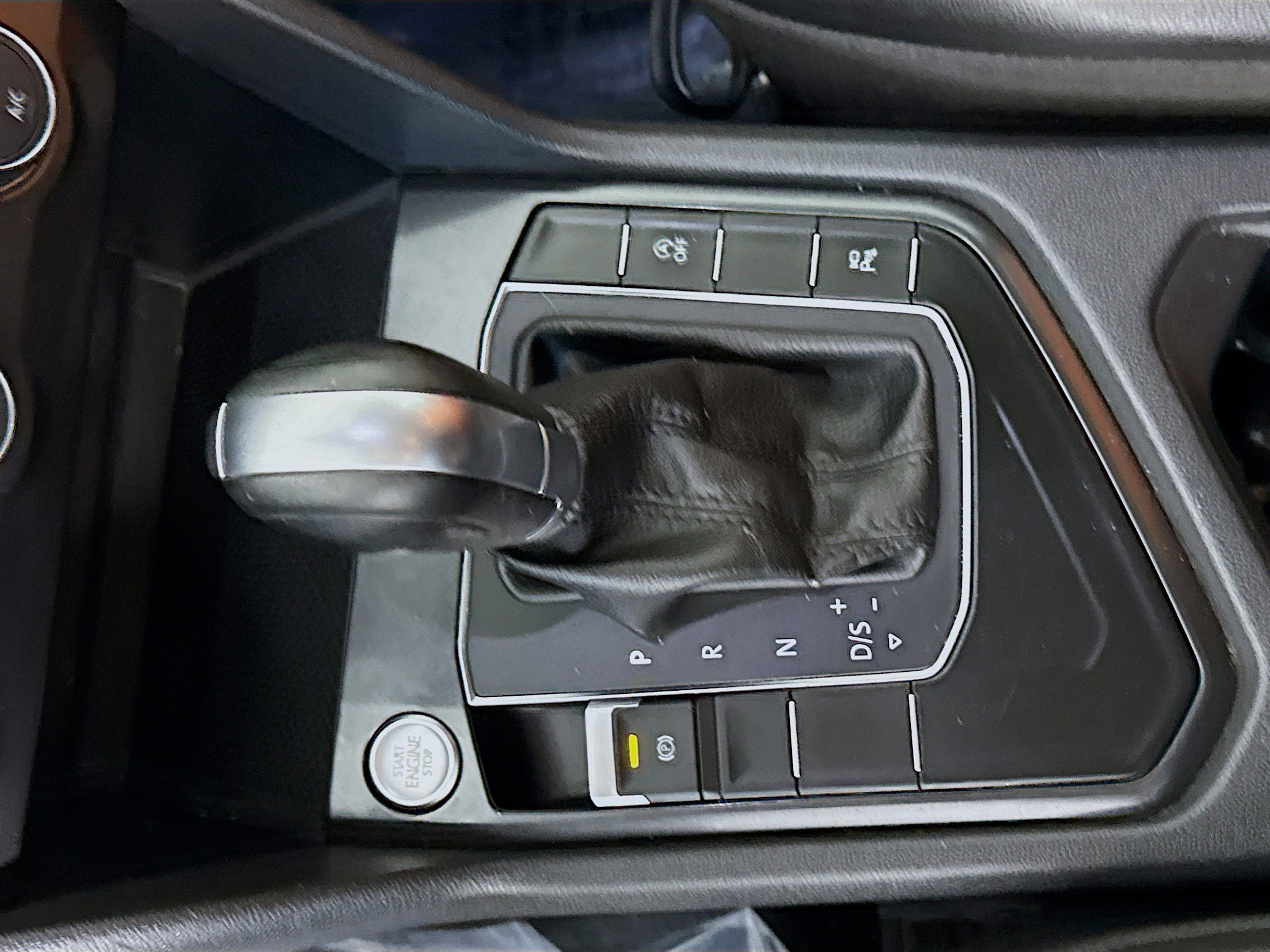 Used 2018 Volkswagen Tiguan SEL Premium image 20