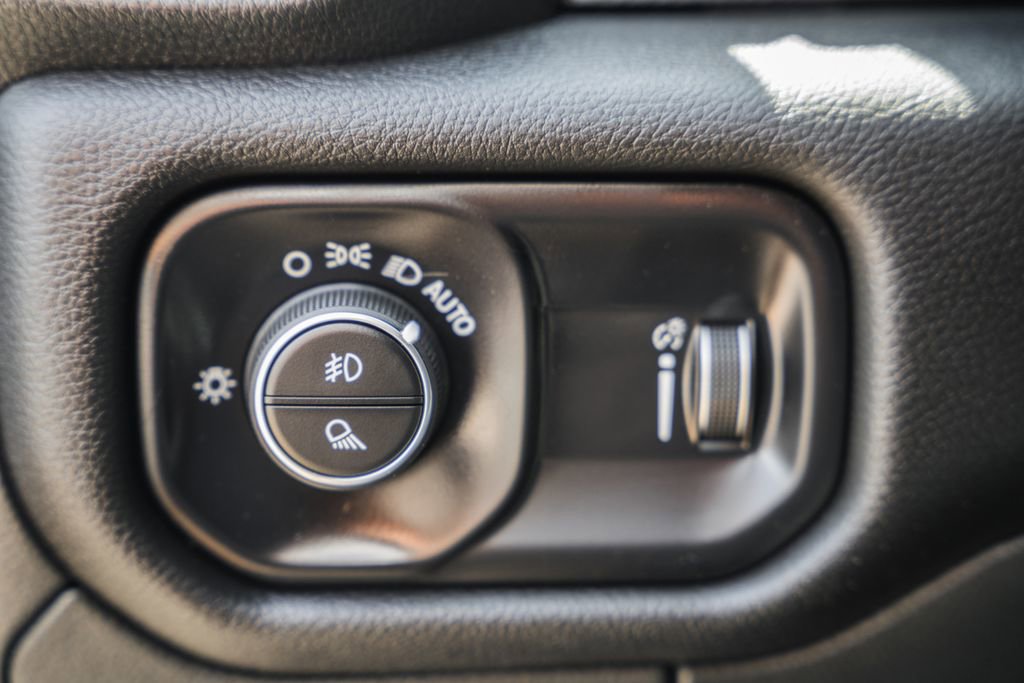 Used 2023 RAM 1500 Big Horn AWD/4WD image 47