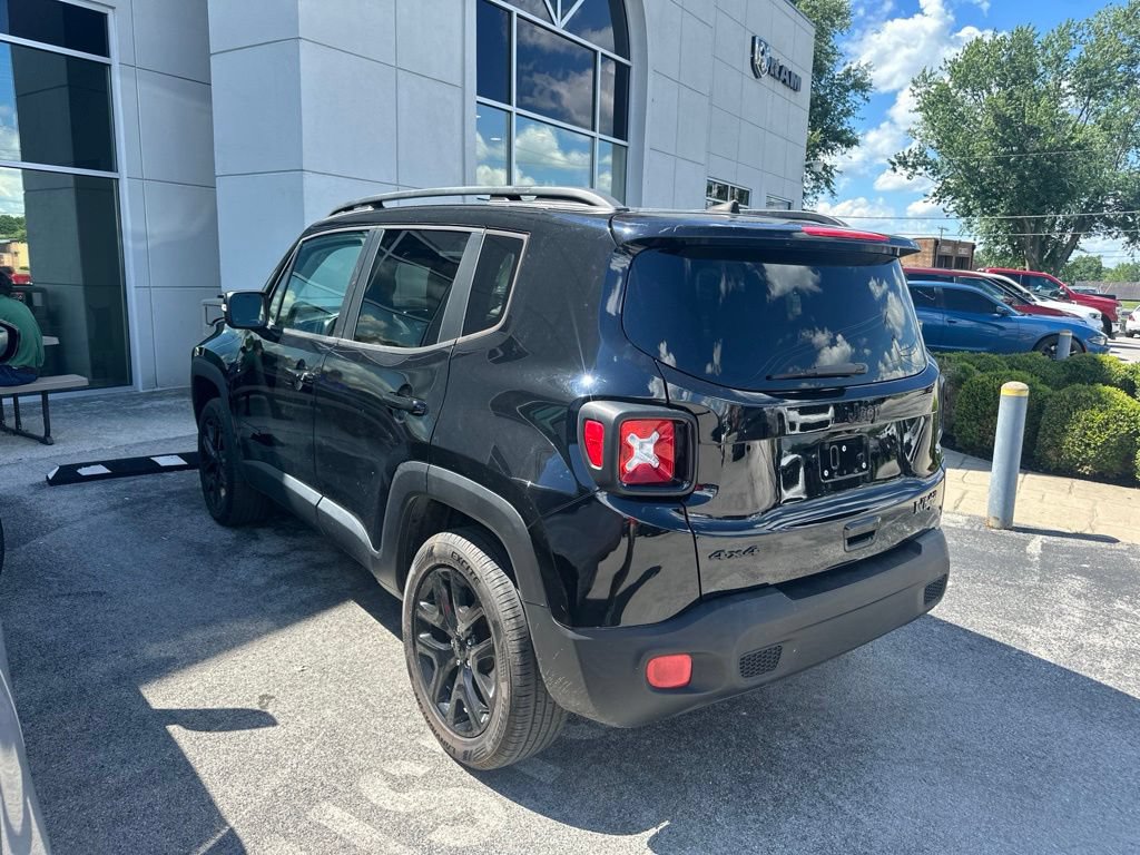 Used 2018 Jeep Renegade Altitude w/ UConnect 8.4 Nav Group AWD/4WD image 4