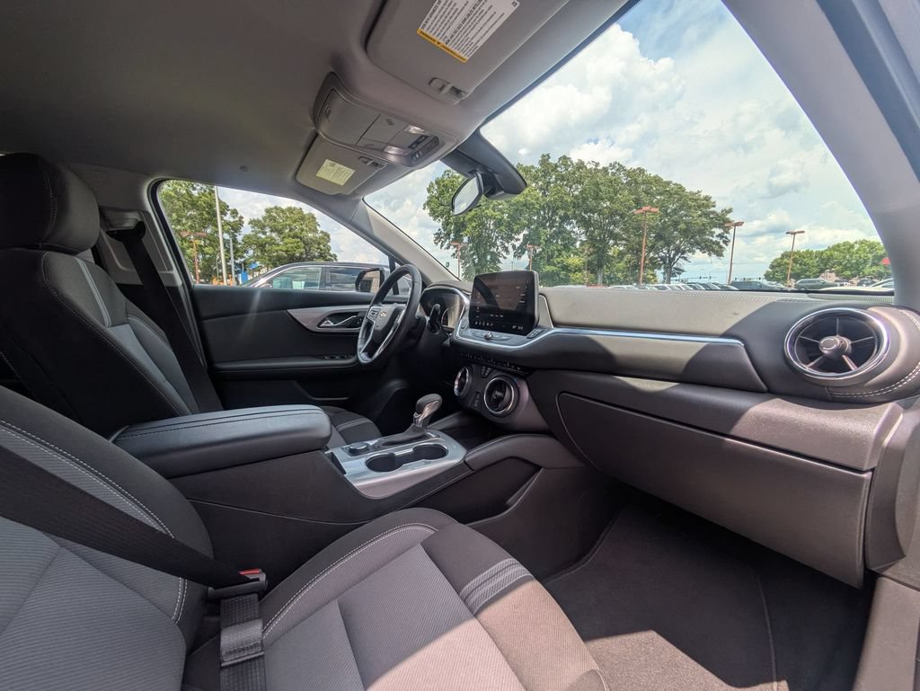 Used 2025 Chevrolet Blazer LT FWD image 31