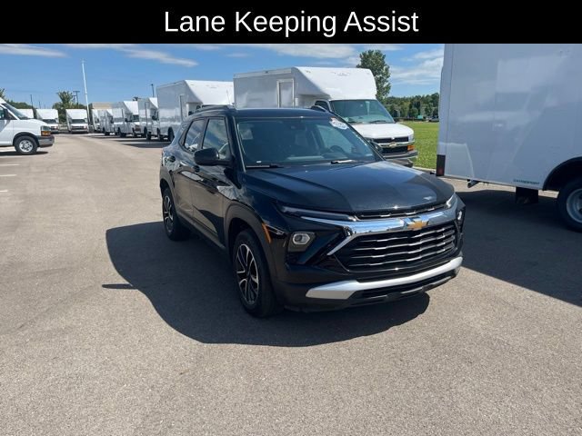 Used 2025 Chevrolet TrailBlazer LT AWD/4WD image 3