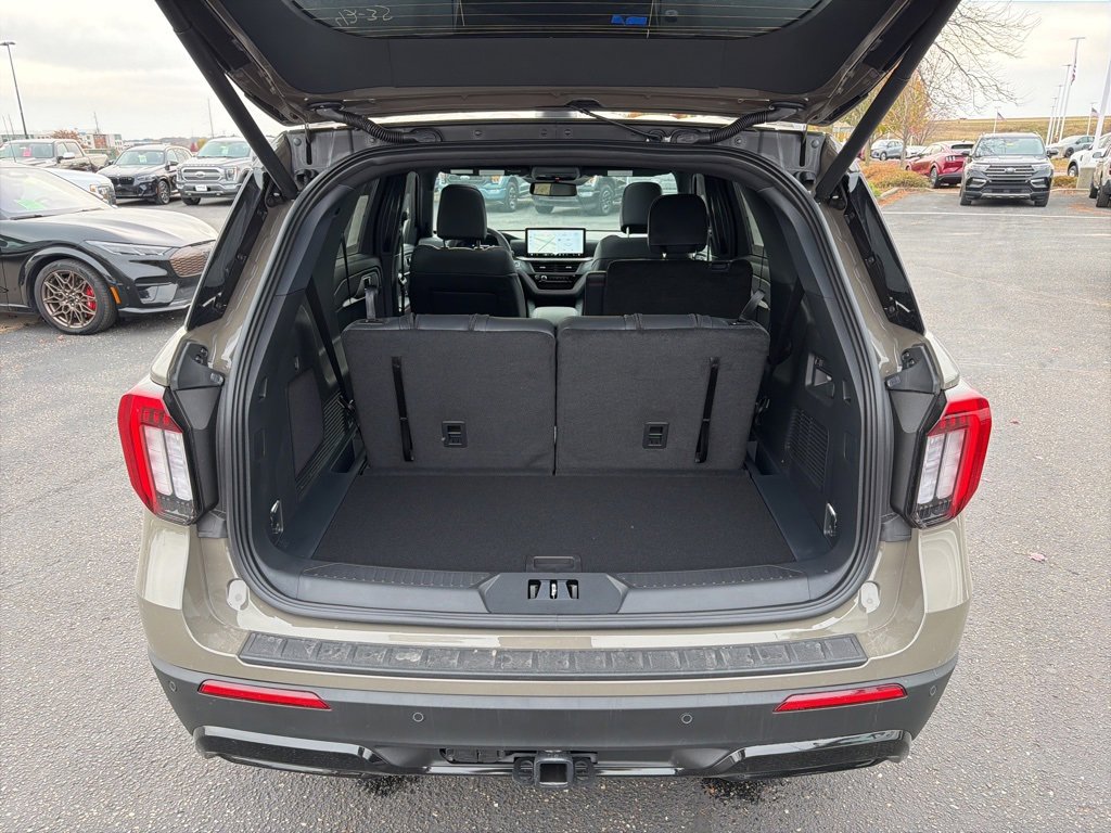New 2026 Ford Explorer ST-Line w/ ST-Line Street Pack image 8