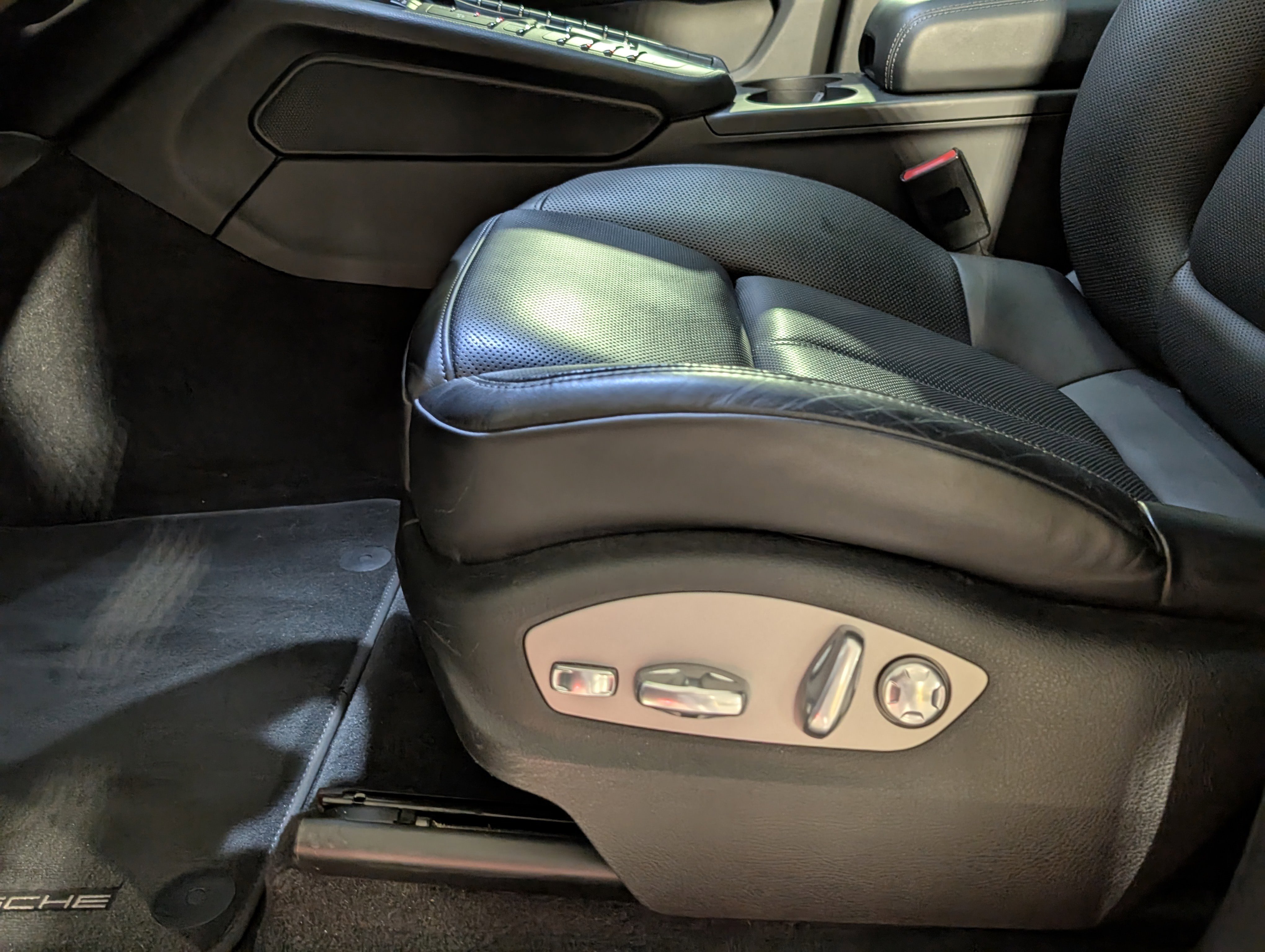 Certified 2020 Porsche Macan GTS image 16