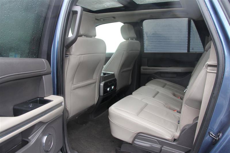 Used 2020 Ford Expedition Max XLT w/ Equipment Group 202A AWD/4WD image 24