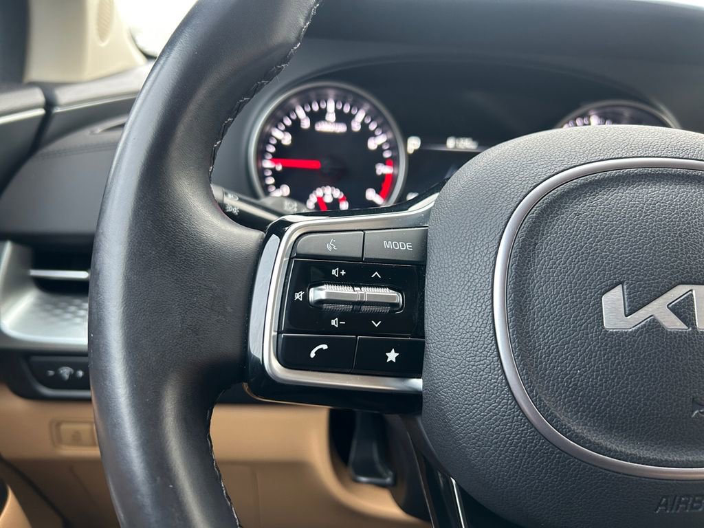 Used 2024 Kia Carnival LX image 17