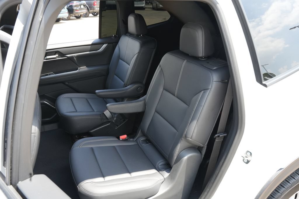 Used 2026 GMC Acadia Elevation w/ Elevation Premium Package FWD image 18