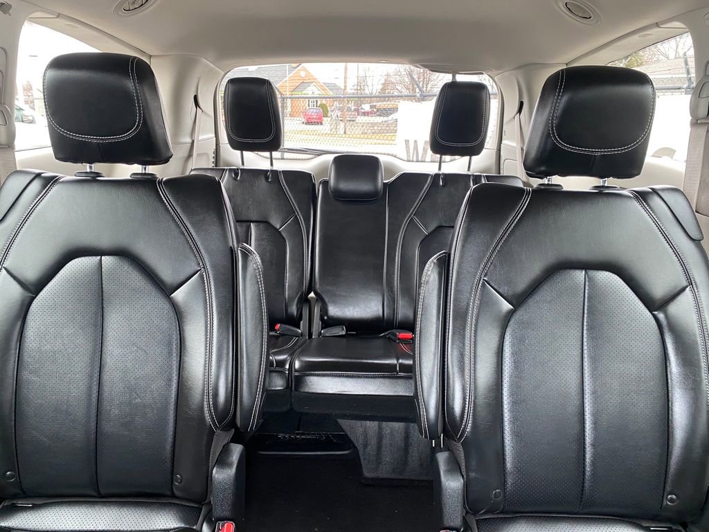 Used 2024 Chrysler Pacifica Touring-L image 26