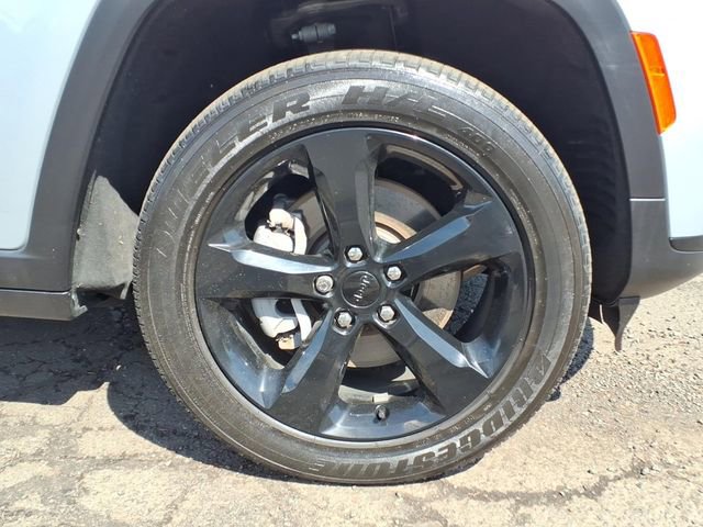 Certified 2023 Jeep Grand Cherokee L Laredo AWD/4WD image 8