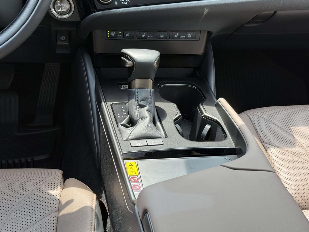 Used 2025 Lexus ES 300h Ultra Luxury w/ Accessory Package (Z2) FWD image 19