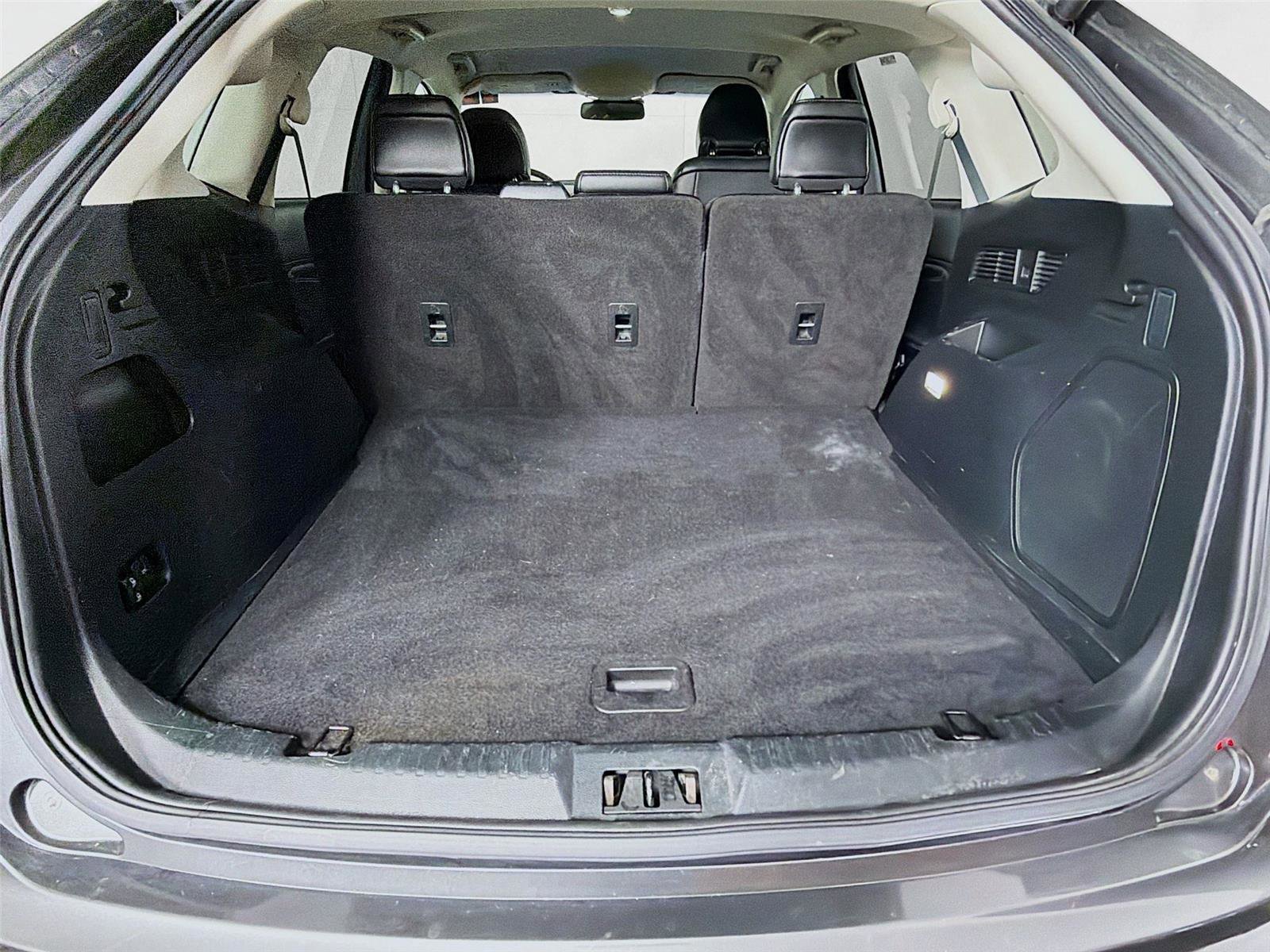 Used 2019 Ford Edge Titanium image 25