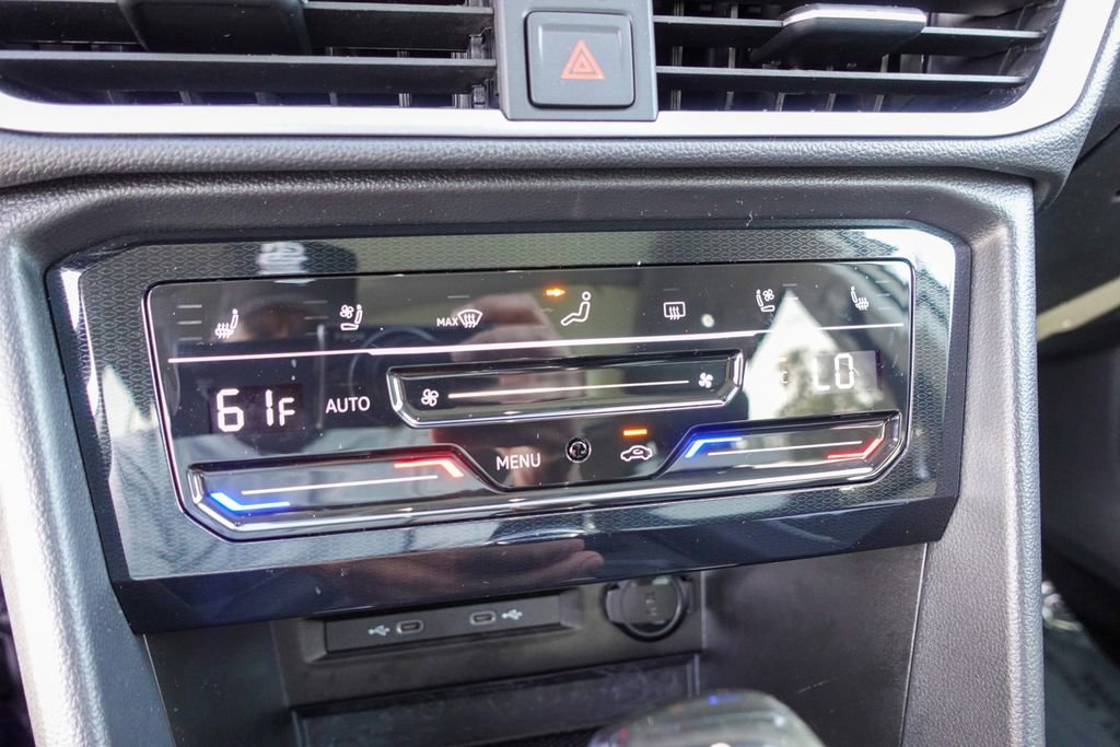 Certified 2025 Volkswagen Taos SEL image 19