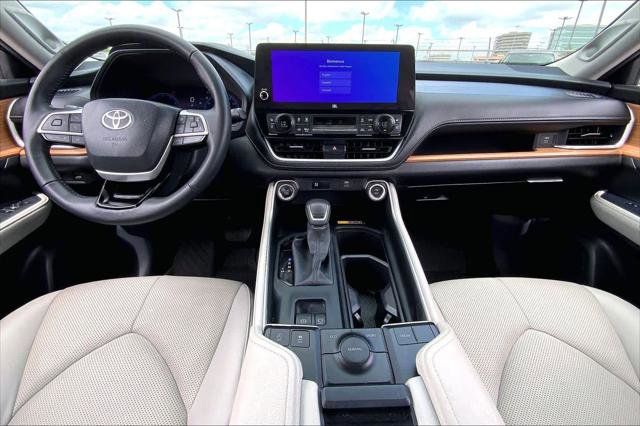 Certified 2025 Toyota Grand Highlander FWD image 15