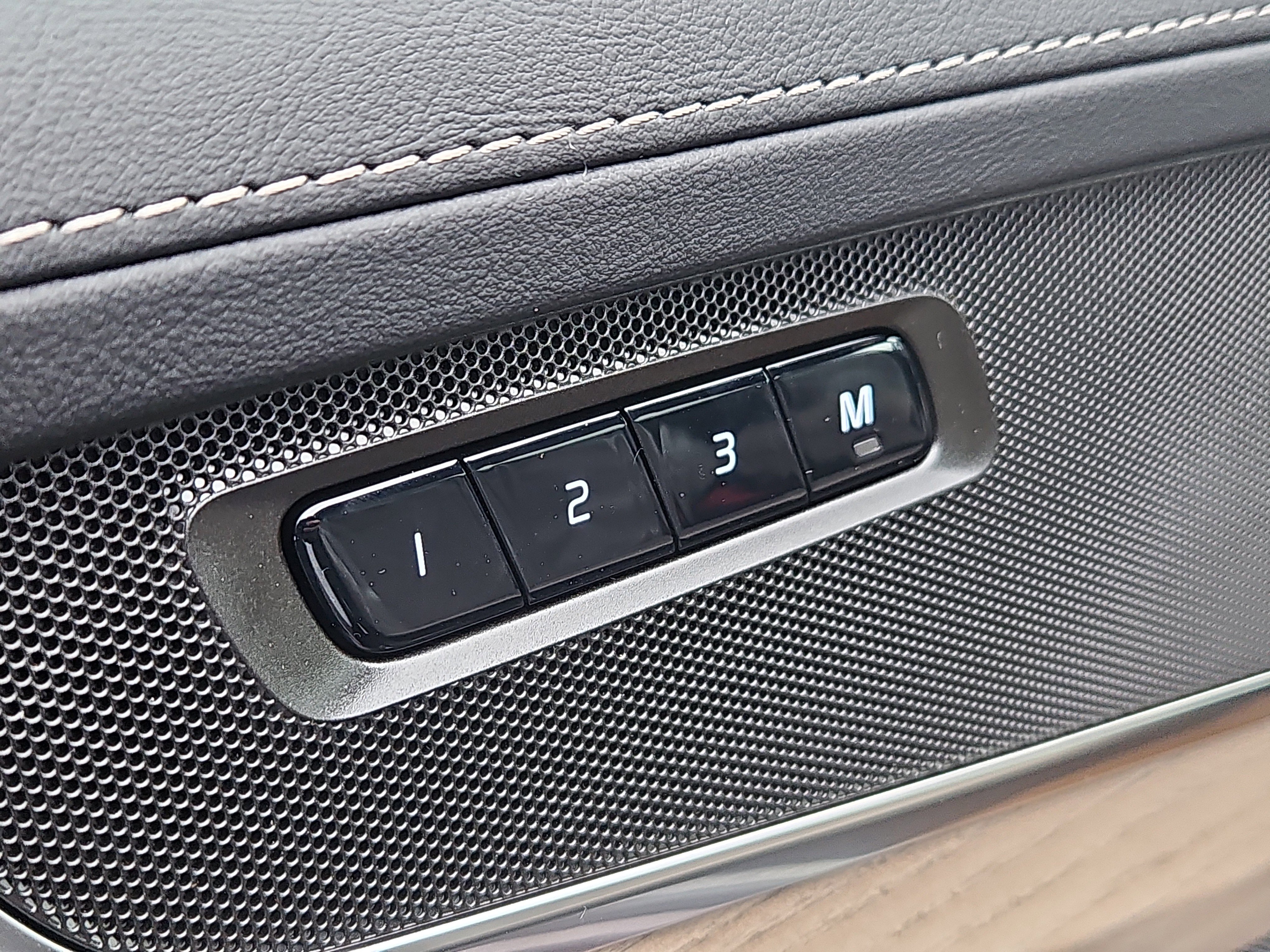 New 2026 Volvo XC90 B5 Core image 8