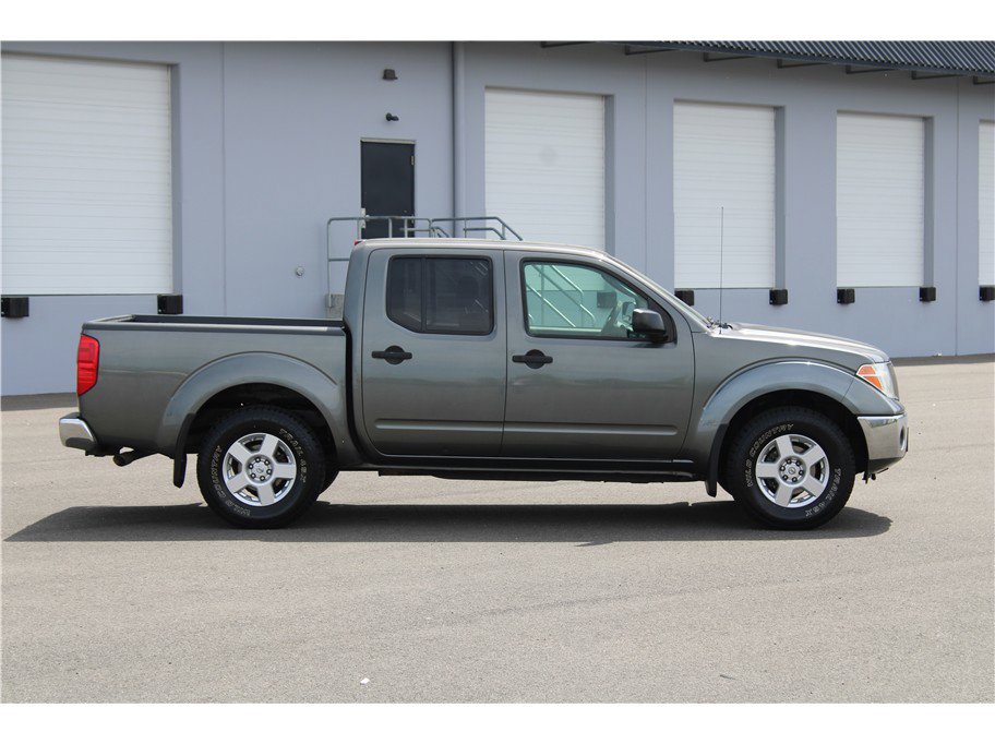 Used 2008 Nissan Frontier SE w/ SE Value Truck Pkg AWD/4WD image 4