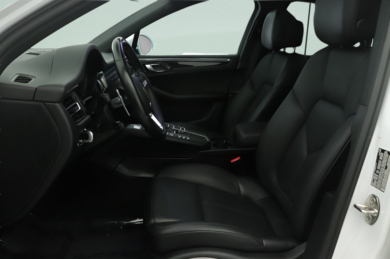 Used 2020 Porsche Macan AWD/4WD image 29