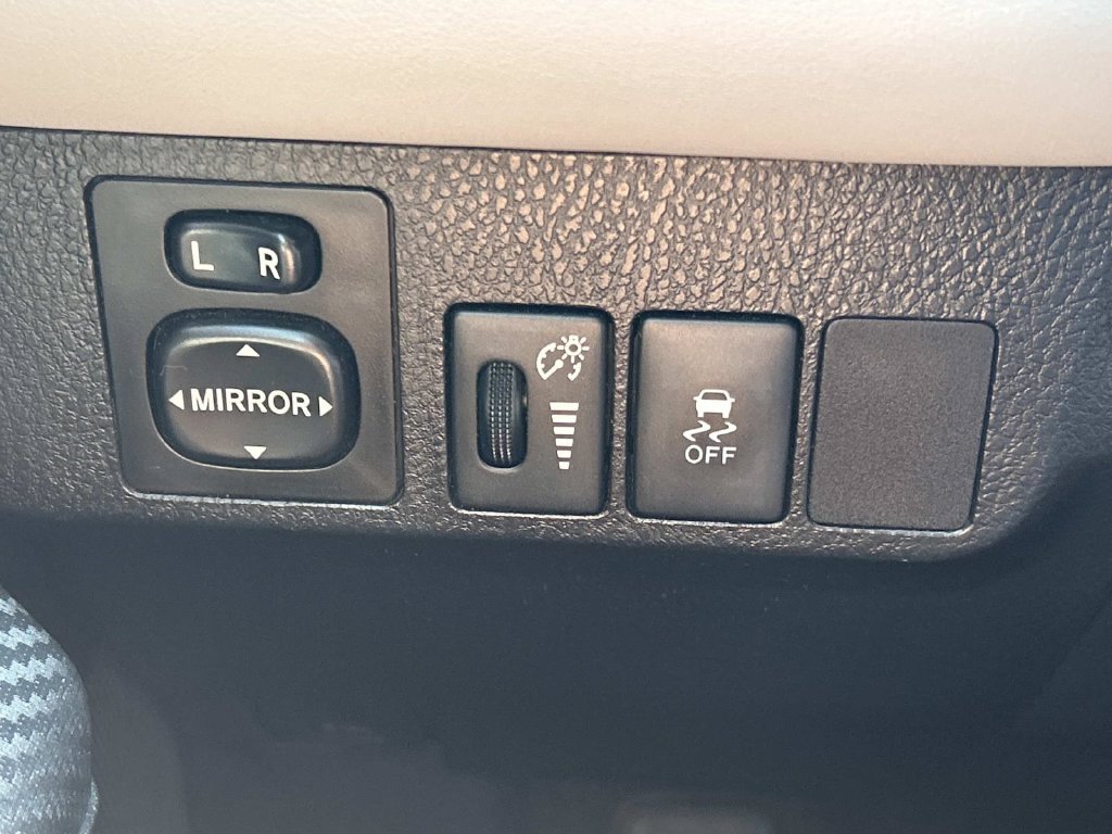 Used 2015 Toyota RAV4 XLE FWD image 26