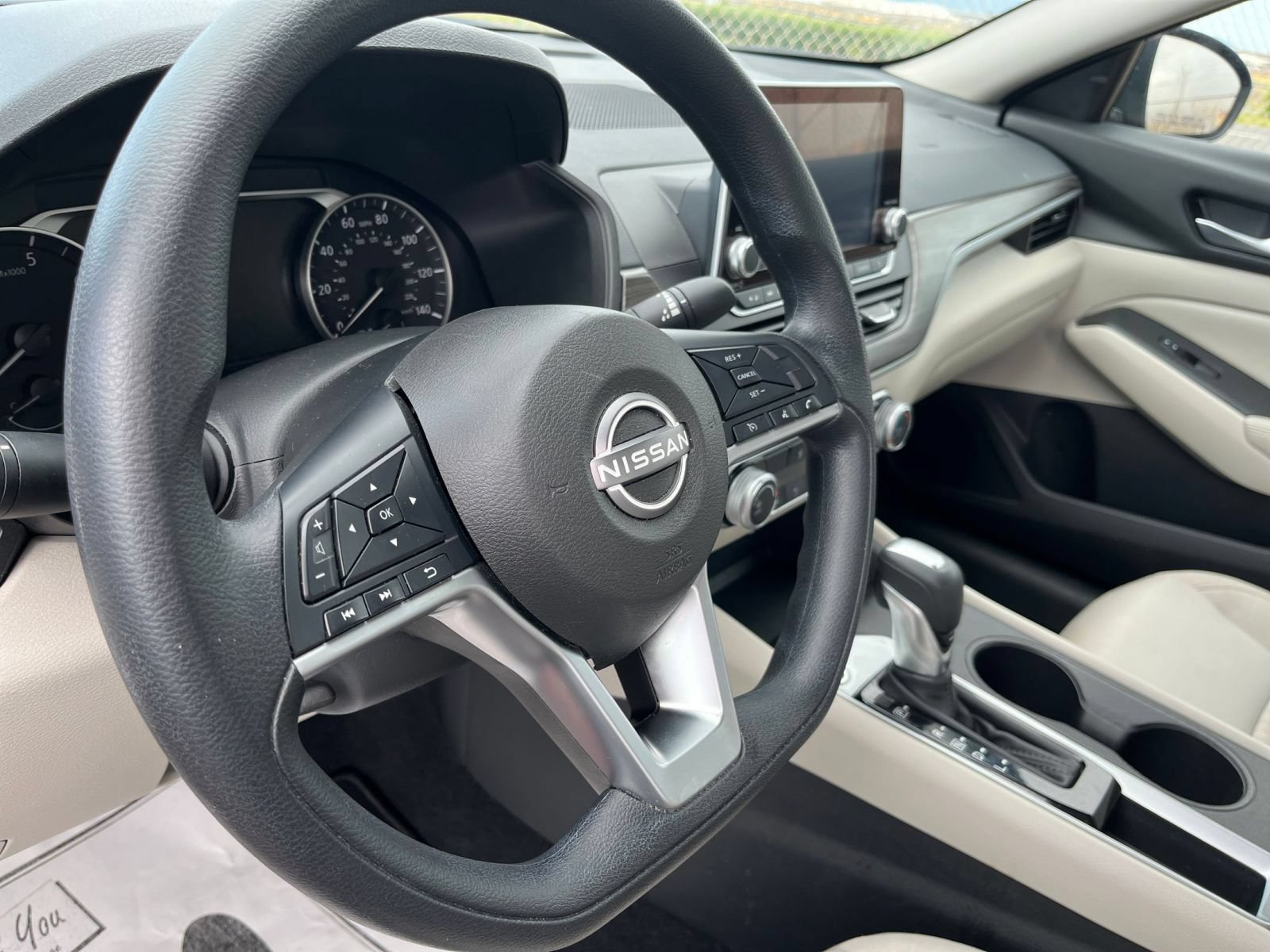 Used 2025 Nissan Altima 2.5 SV FWD image 34