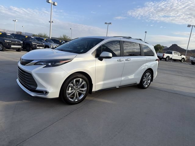Certified 2024 Toyota Sienna Platinum FWD image 8