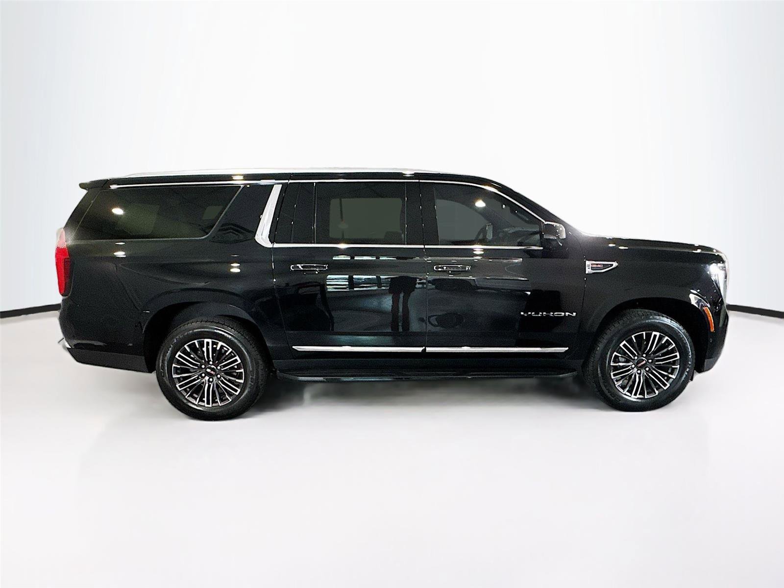 Used 2025 GMC Yukon XL Elevation w/ LPO, Floor Liner Package AWD/4WD image 34